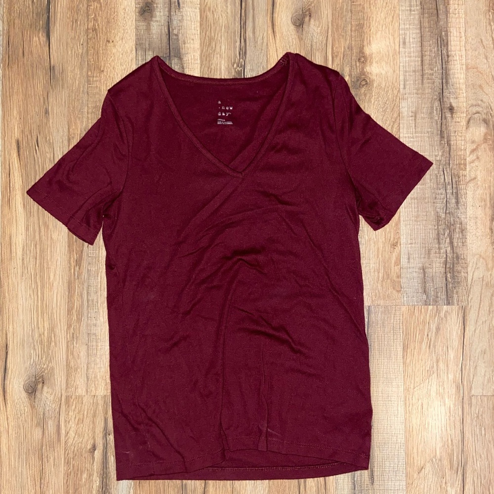 Maroon V-neck Short Sleeve Shirt